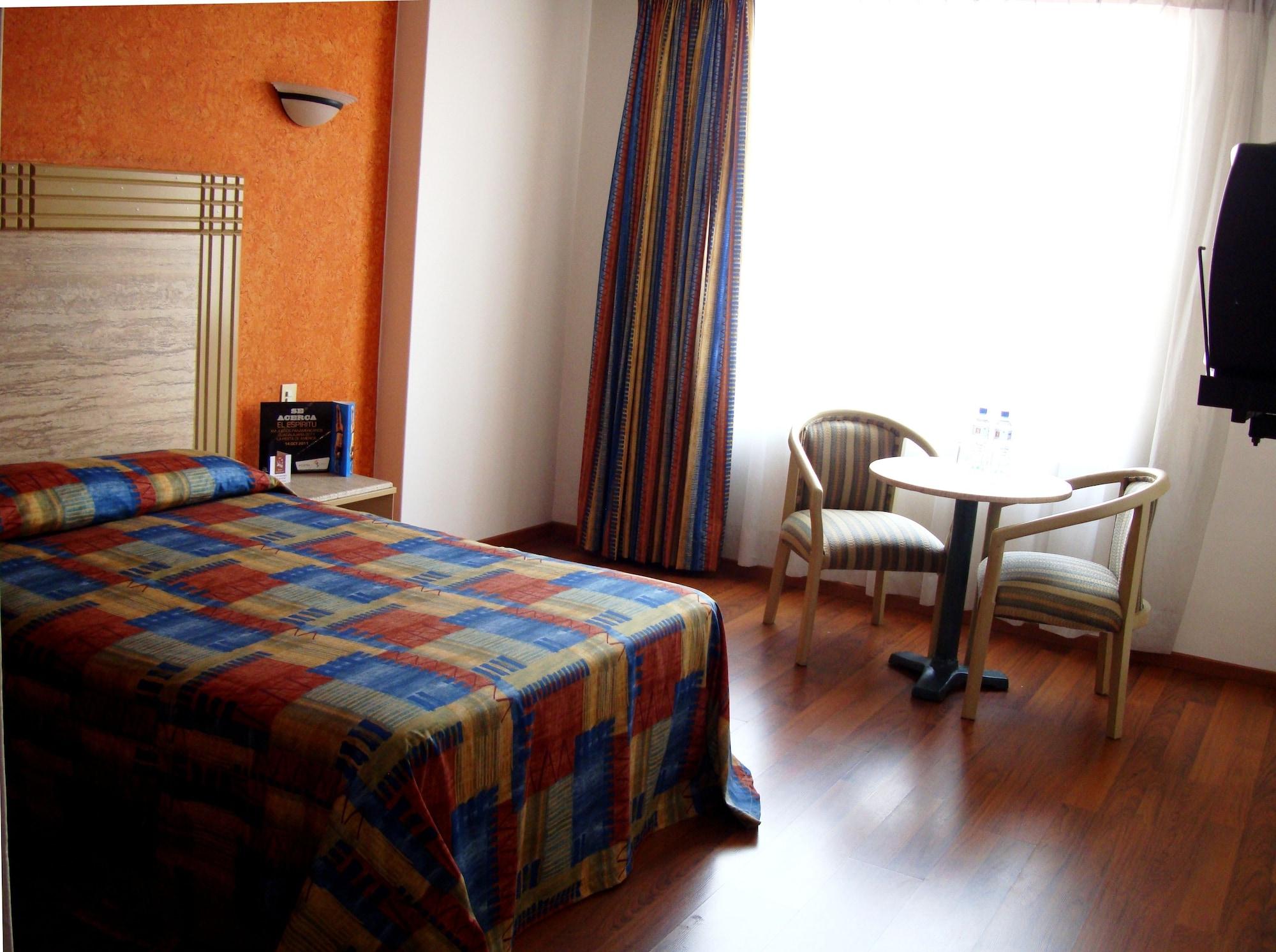 Hotel Cervantes Гуадалахара Екстериор снимка