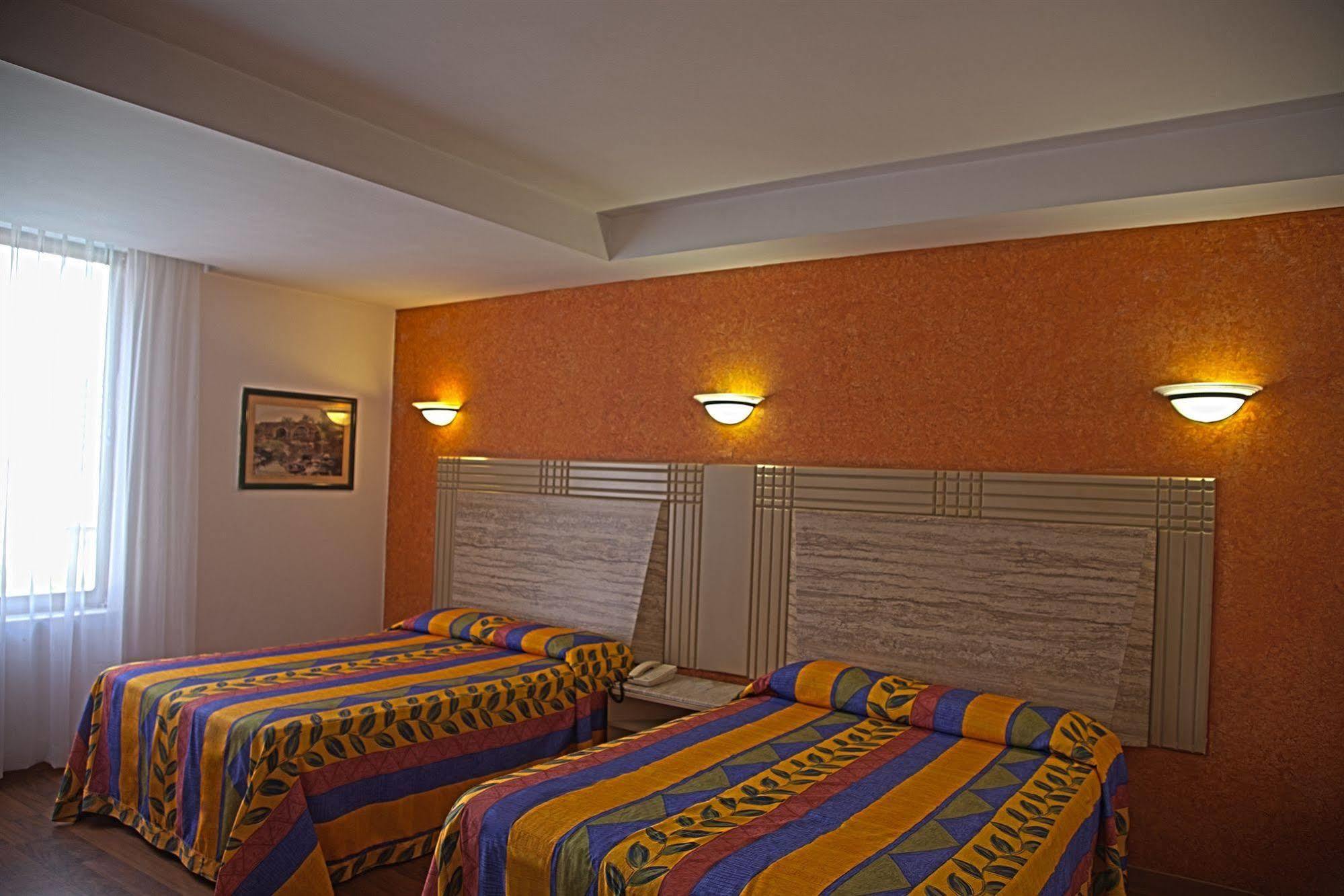 Hotel Cervantes Гуадалахара Екстериор снимка